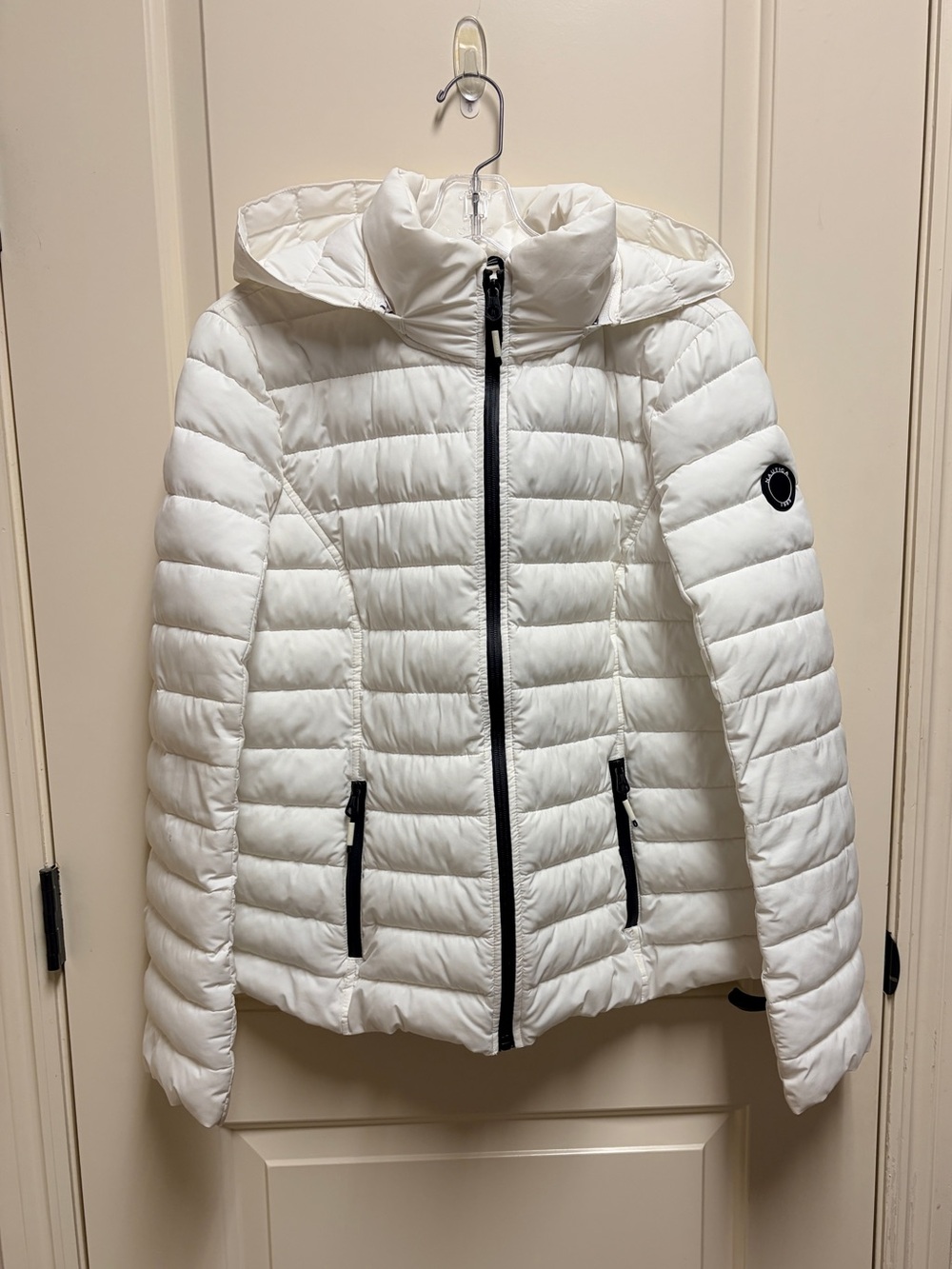 Nautica White Quilted Hooded Puffer Jacket with Black Zipper Accents - Ladies L